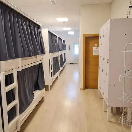 Vandrarhem Sixtos No Caminho - No Bike Storage Santiago de Compostela